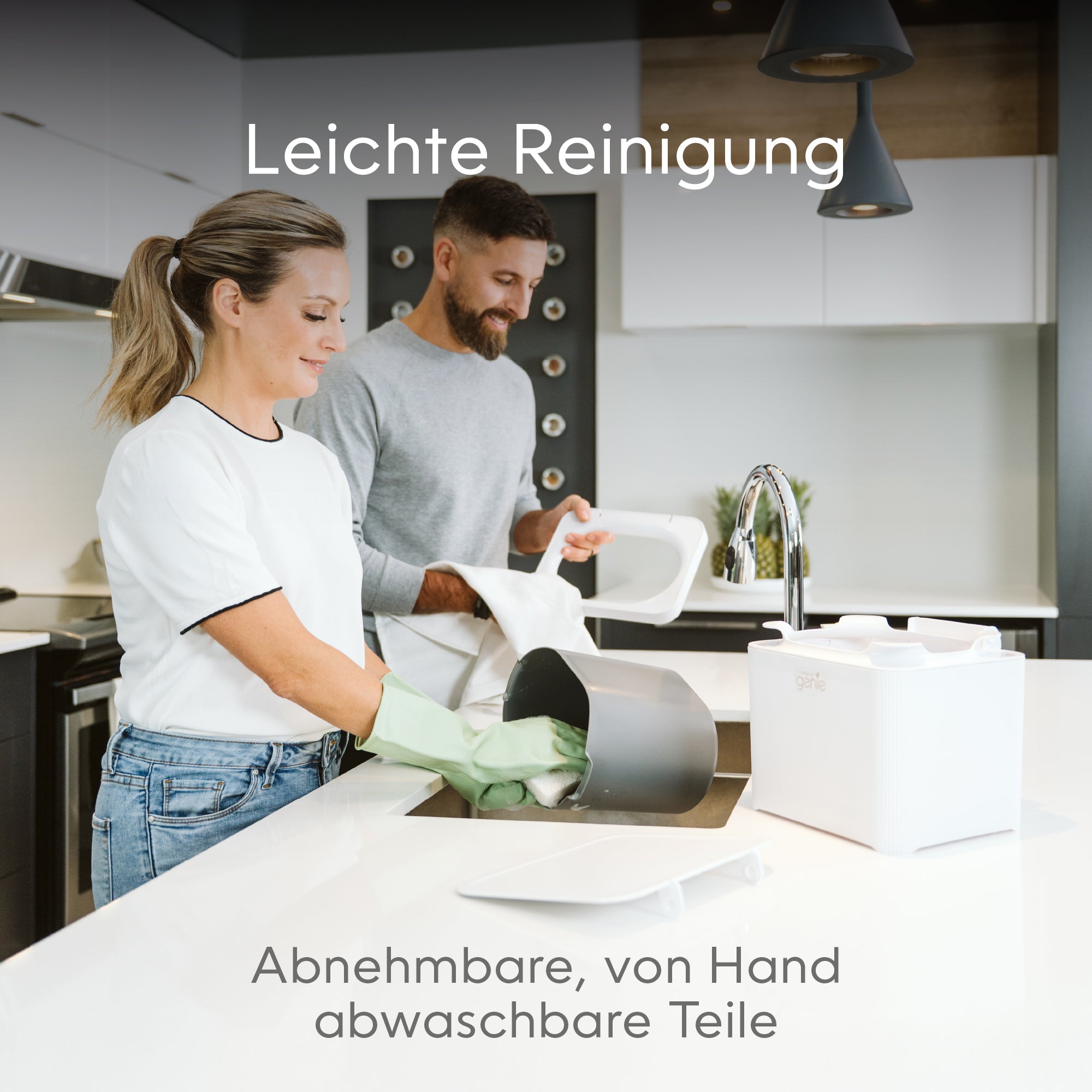 Two people cleaning a kitchen with text about easy cleaning and removable parts_DE-DE