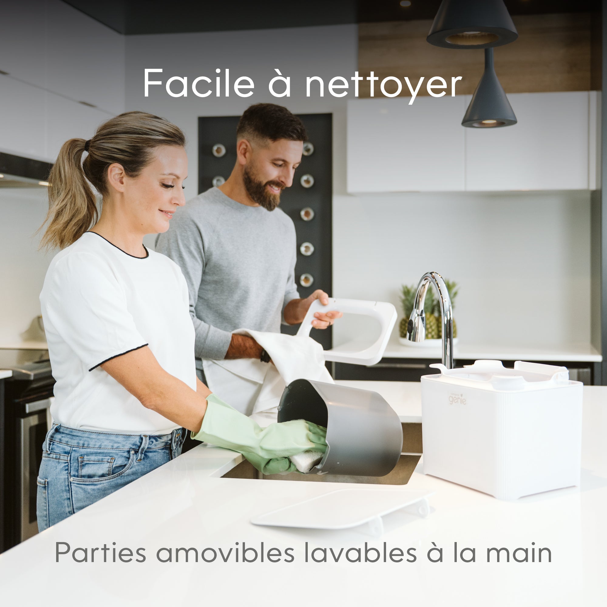 Two people in a kitchen with text about washable parts_FR-FR