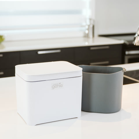 White trash bin and gray trash can on a kitchen counter with 'genie' branding_FR-FR